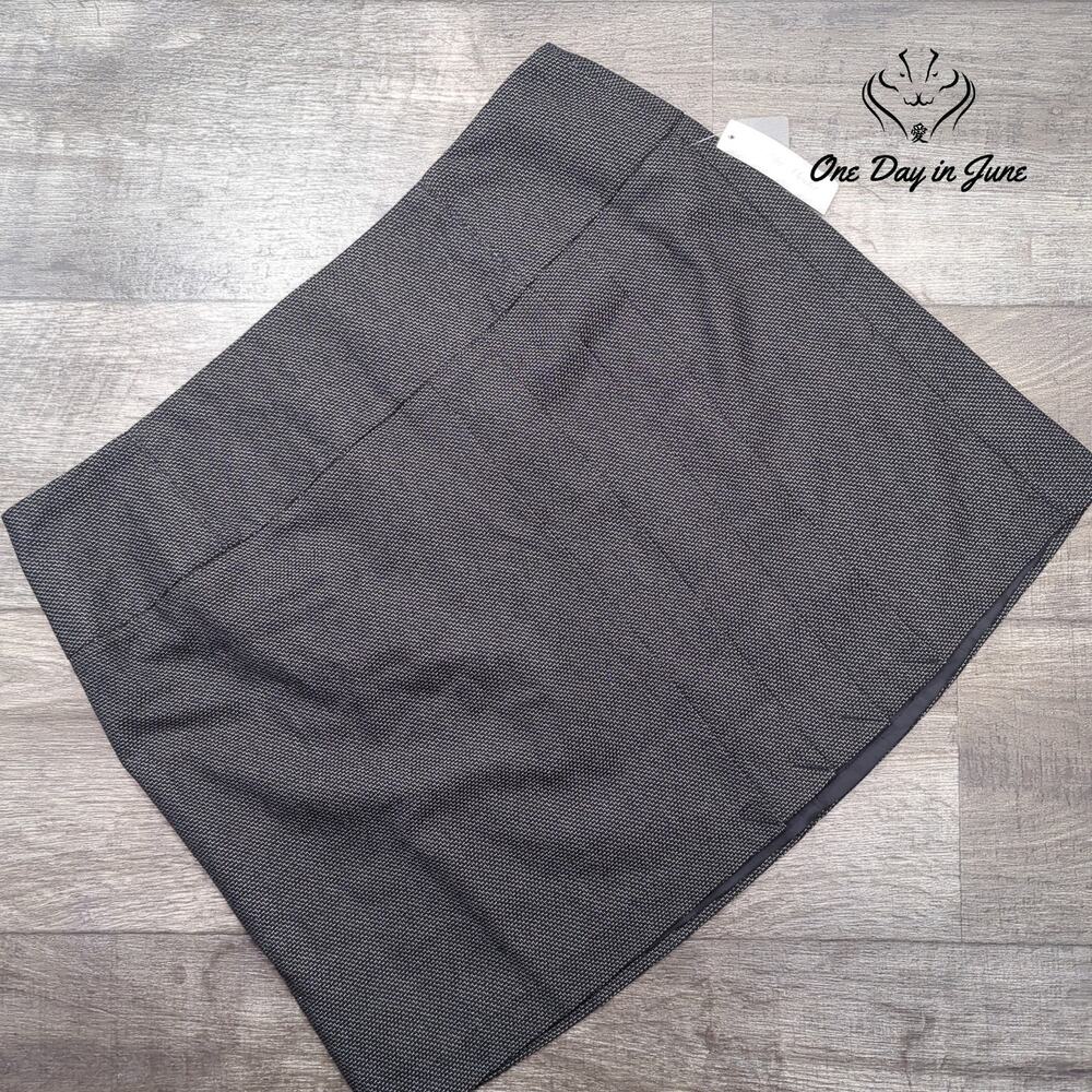 In Moda Pleated Mini Skirt Size 14